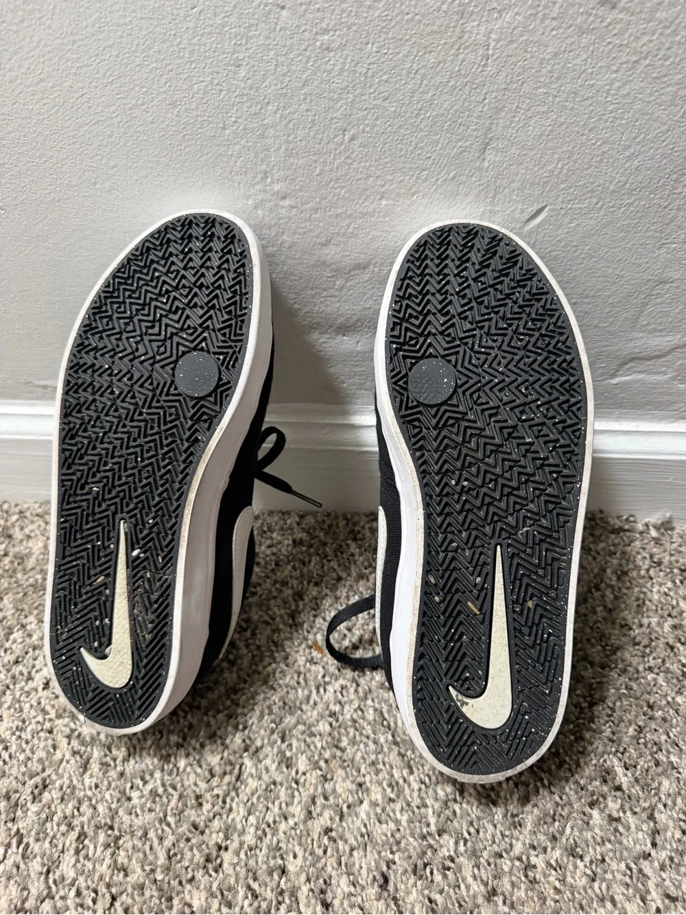 Nike sleek low